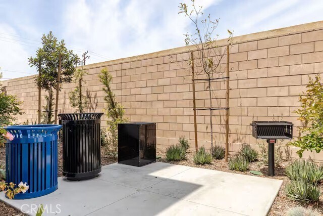 Building Photo - 243 S Sand Palm Dr