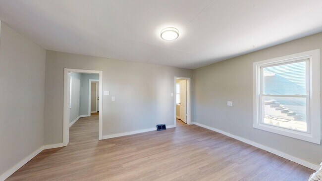 Building Photo - Cudell/West Blvd neighborhood; 4 bedroom/1 bath single family house for rent!