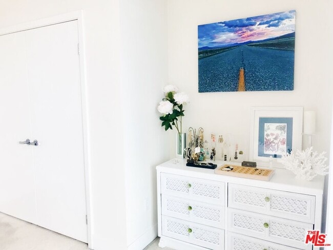 Building Photo - 1241 5th St