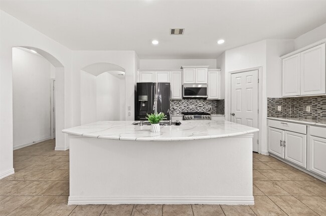 Building Photo - 5519 Jay Thrush Dr