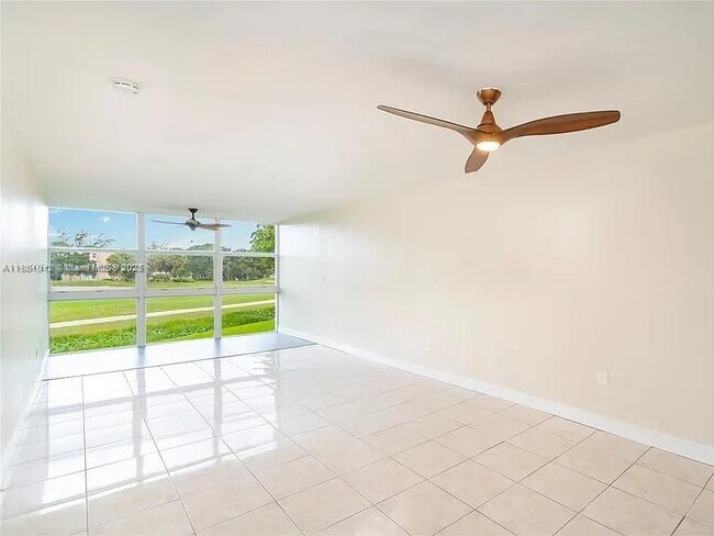 Building Photo - 9495 Evergreen Pl