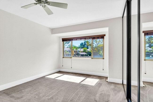 Building Photo - Great Two Bedroom Corner Unit in Villa Tos...