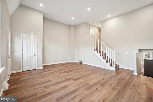 Building Photo - 137 E Laughead Ave