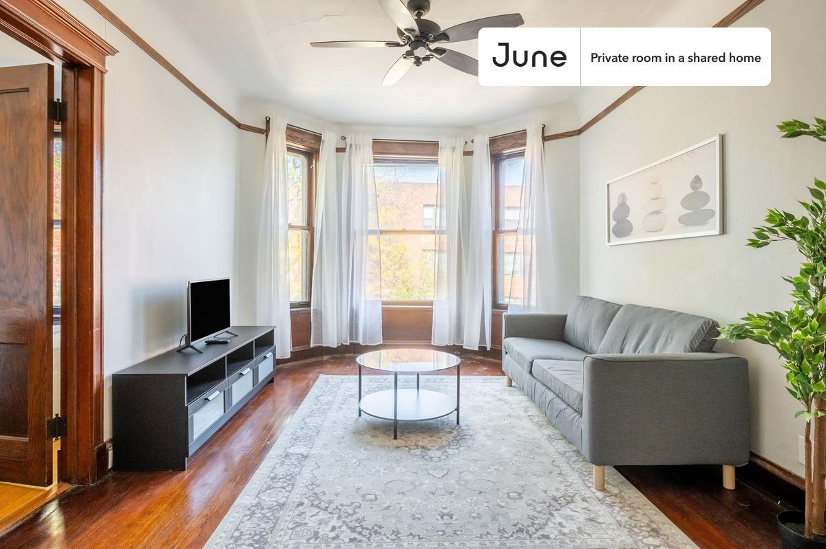 Building Photo - Room in Shared 3 bed/1 bath home