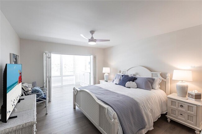 Building Photo - 1055 W Peppertree Dr