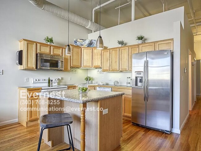 Building Photo - 1555 California St