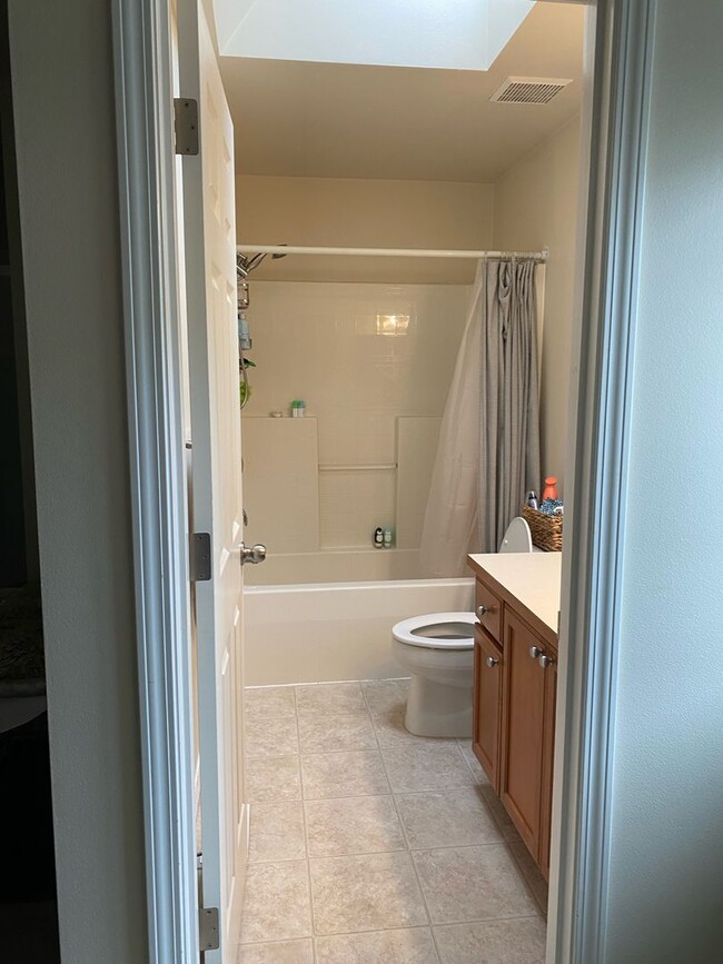 Building Photo - Auburn Home