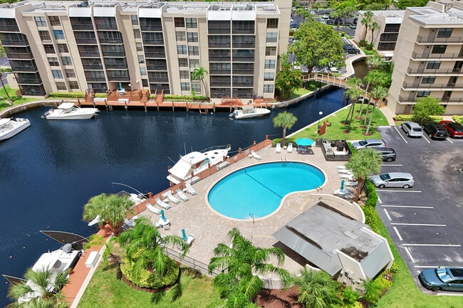 Building Photo - 12 Royal Palm Way