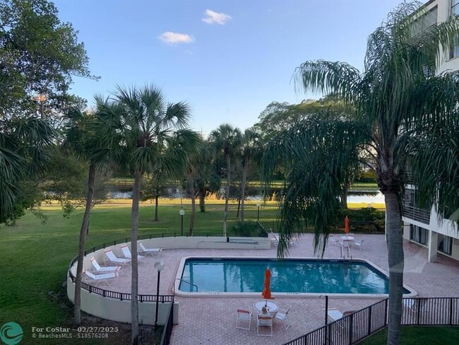 Building Photo - 2312 S Cypress Bend Dr