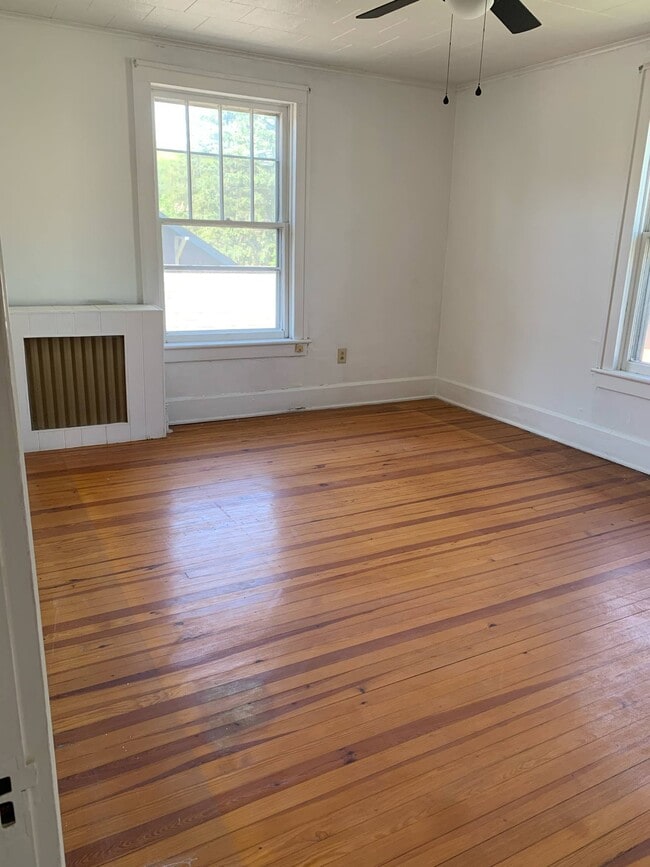 Building Photo - 113 Hammer Ave