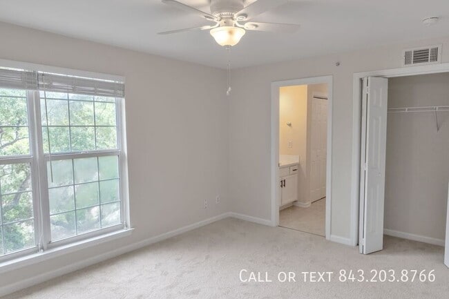 Building Photo - 700 Daniel Ellis Dr