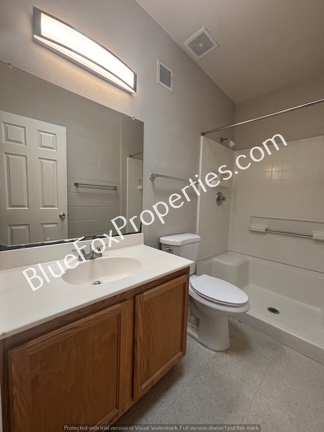 Building Photo - 110 W Delano St