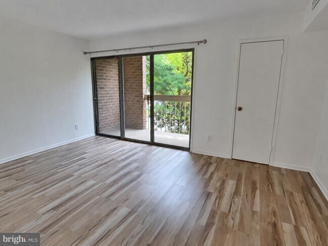 Building Photo - 1580 Moorings Dr