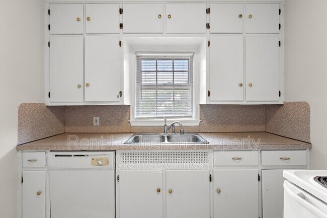 Building Photo - 312 Boiling Springs Dr