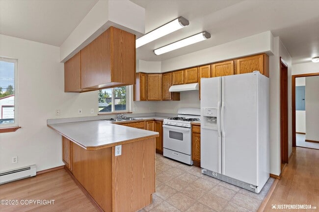 Building Photo - 437 E 14th Ave