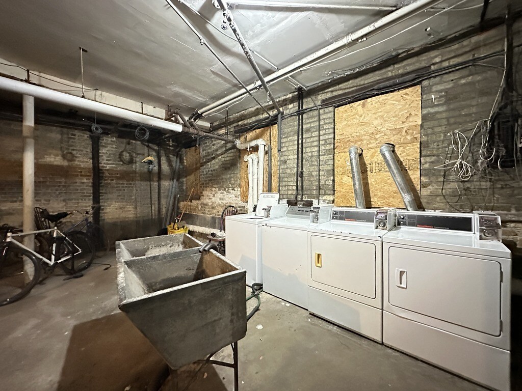 Building Photo - 3577 N Milwaukee Ave