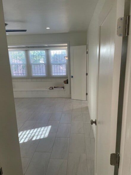 Building Photo - 1067 W 83rd St