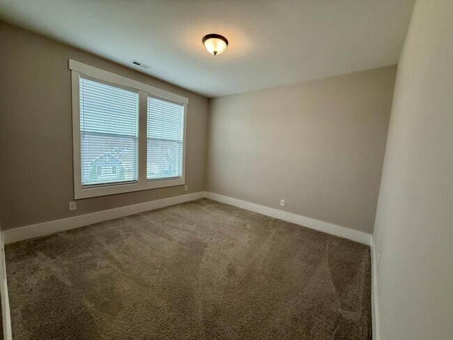 Building Photo - 1316 Spicer Ln