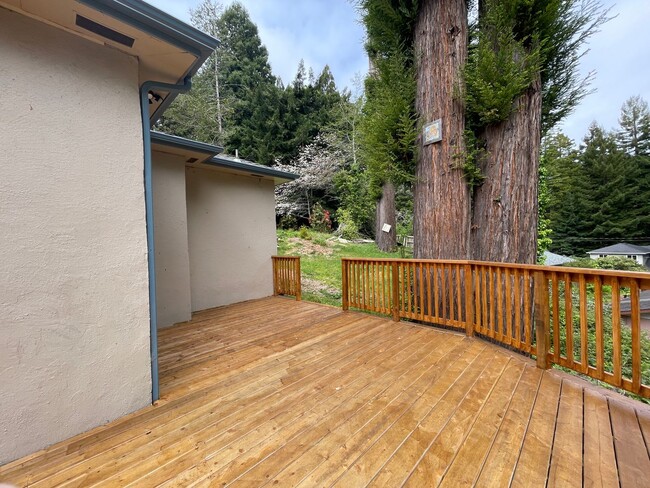 Building Photo - Beautiful and Spacious Home with New Deck ...