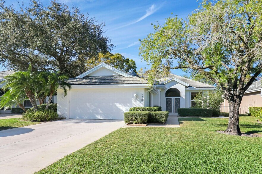 Primary Photo - 7428 SE Waxberry Cir
