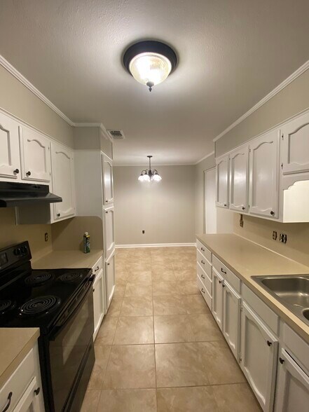 Building Photo - 15342 Crystal Dr