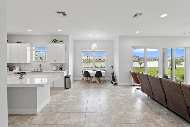 Building Photo - 15134 Cameo Ct