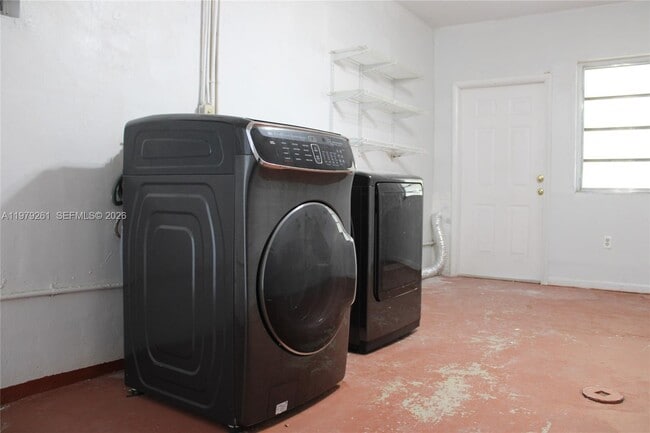 Building Photo - 3040 SW 69th Ave