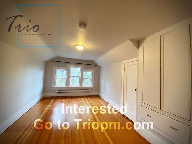 Building Photo - 1673 Riverview St