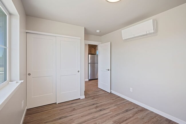 Building Photo - Newer ADU in Redmond
