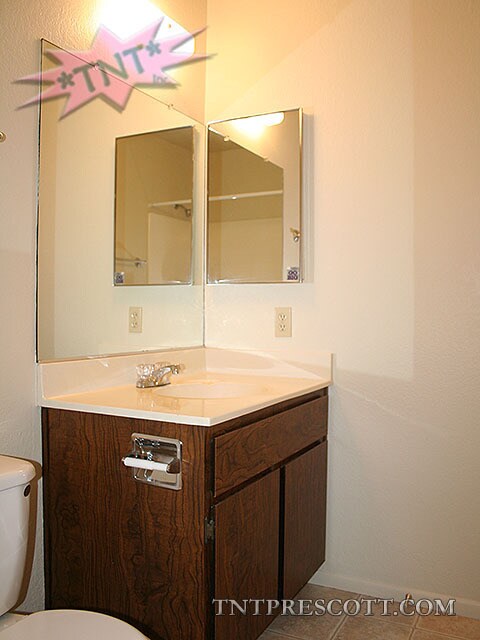 Building Photo - Condo in Montana Villas HOA ~ COMP HOLD