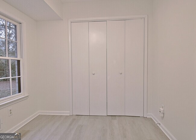 Building Photo - 716 Ebenezer Rd