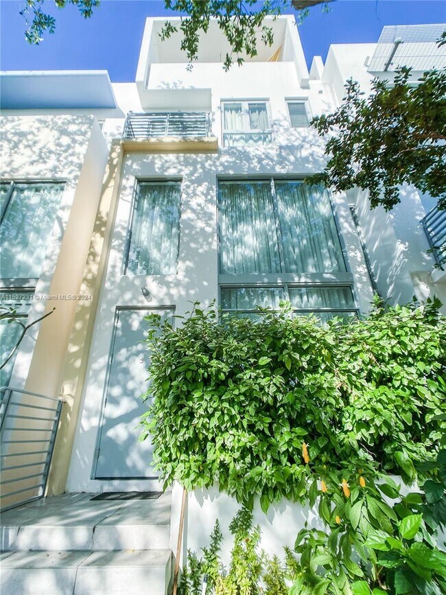 Building Photo - 163 N Shore Dr