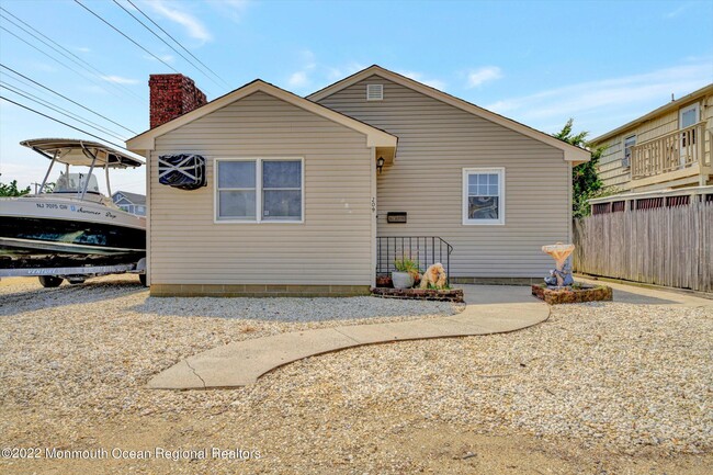 Building Photo - 209 5th Ave