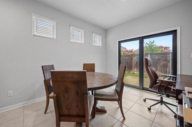 Building Photo - 2424 Pecan Island Dr