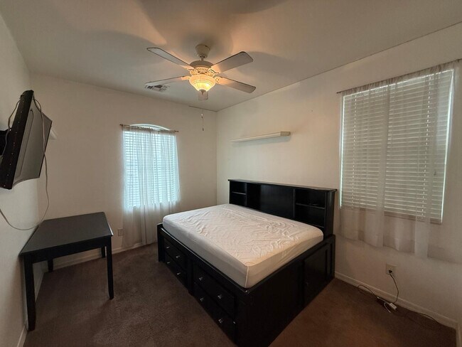 Building Photo - 287 E Kaibab Dr