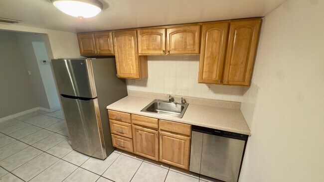 Building Photo - Spacious 1-Bed Condo in Sutton House – 974...