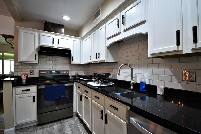 Building Photo - 4641 Blount Ave