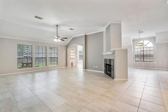 Building Photo - 1319 Castlemist Dr