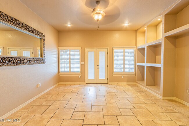 Building Photo - 3849 Tierra Campa Dr