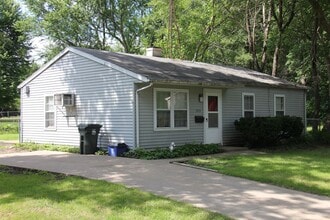 Building Photo - 2113 Hollywood Blvd