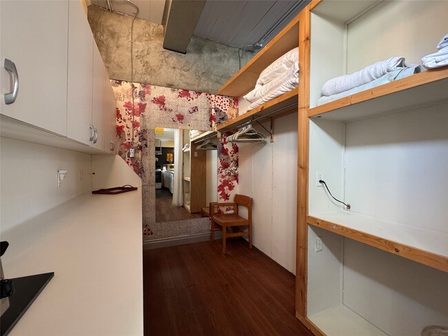 Building Photo - 1614 Avenue K