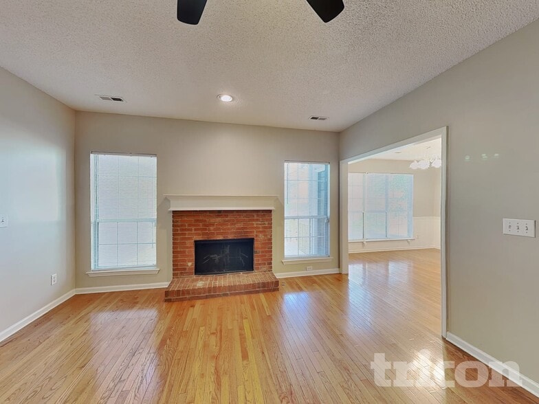 Building Photo - 547 Horseshoe Cir