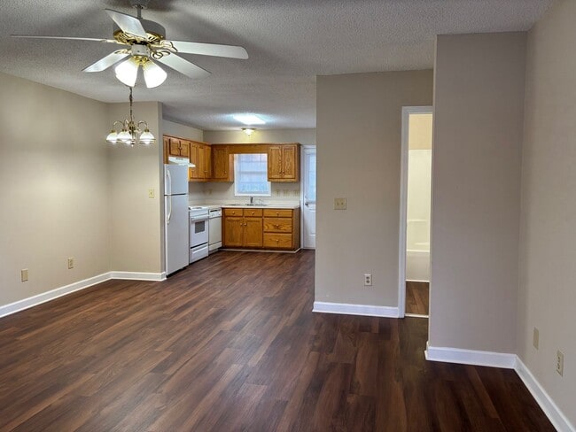 Building Photo - 373