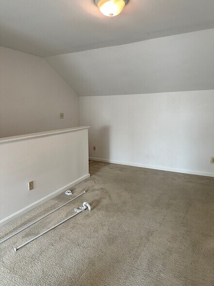 Loft - 612 N Oxford St
