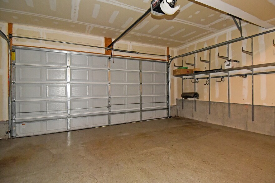 Building Photo - 2602 S Kenmore Ct