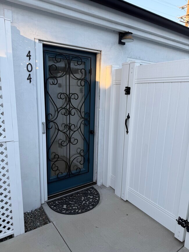 Building Photo - 404 Indianapolis Ave