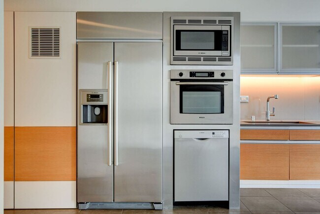 Building Photo - Veer Towers 1009W- Partial Strip Views fro...