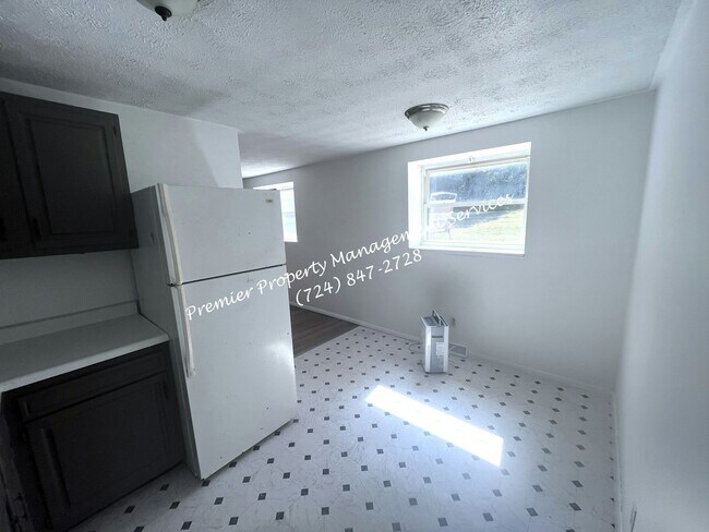 Building Photo - 453 McCleery St
