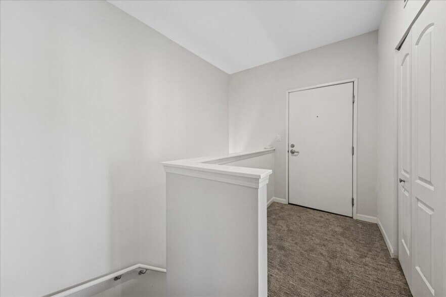 Building Photo - 2511 N Milwaukee Ave