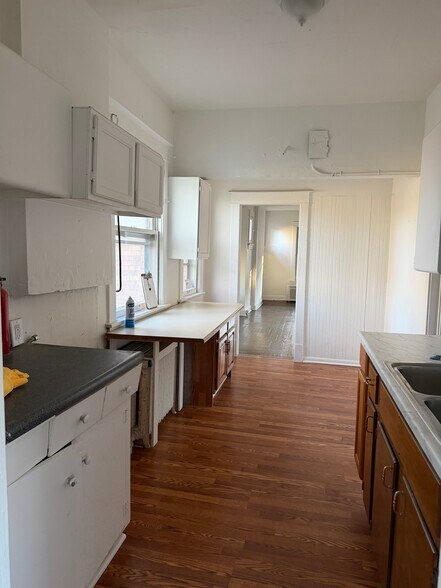 Building Photo - 2933 E 14th Ave